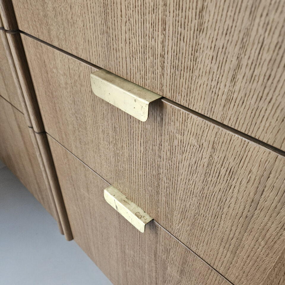 Spatynowane uchwyty OPEN&HIDE w kuchni