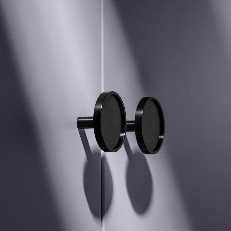 Czarne gałki do mebli