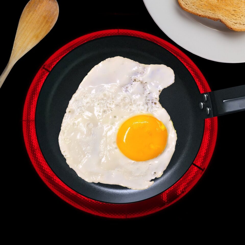 fried egg, egg yolk, frying pan, baking sheet, hob, kitchen, halogen, induction, electric cooking, breakfast, lunch, dawn, food, toast, grilled cheese sandwich, sandwich, the icing on the cake, egg white, fried egg, fried egg, fried egg, induction, induction, induction, induction, induction