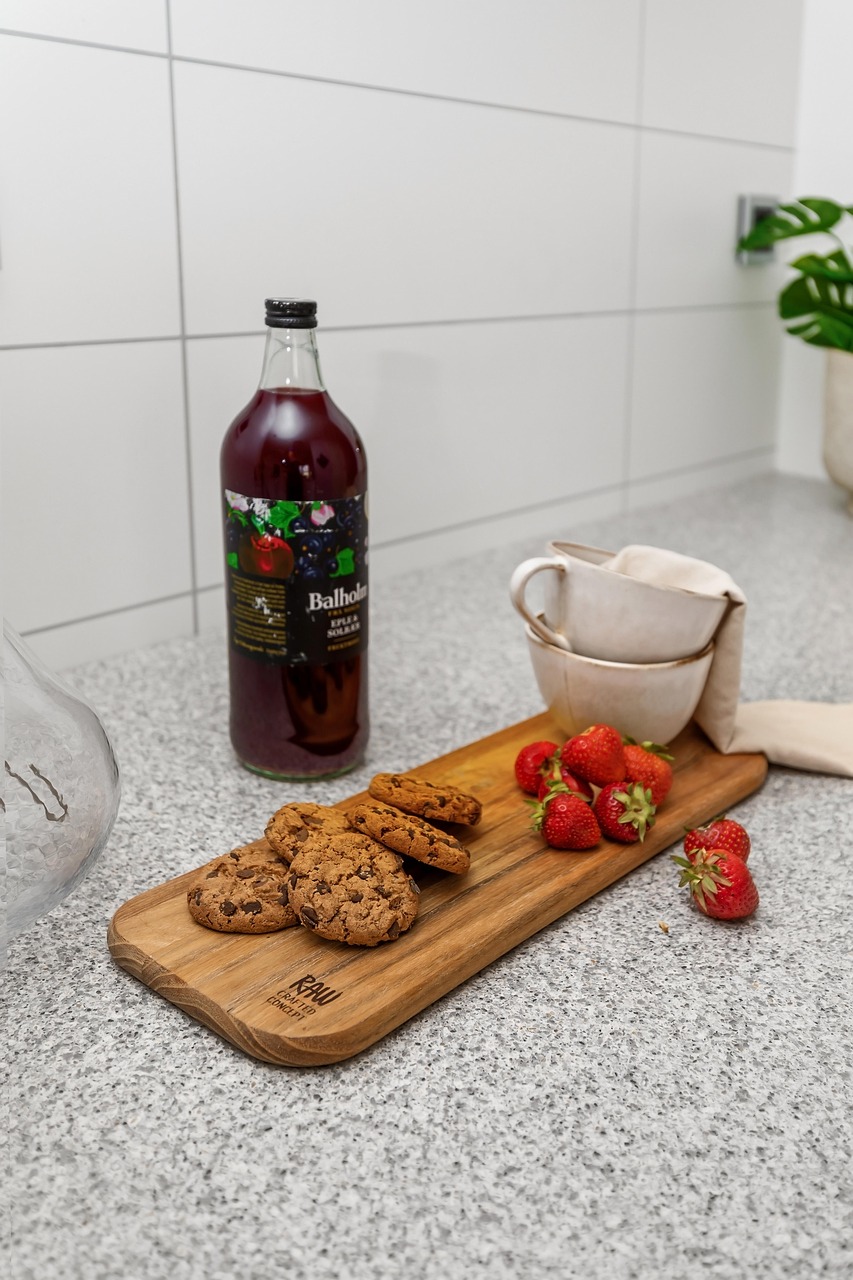 jak-zaaranzowac-mala-kuchnie-praktyczne-porady-i-inspiracje-dla-niewielkich-wnetrz