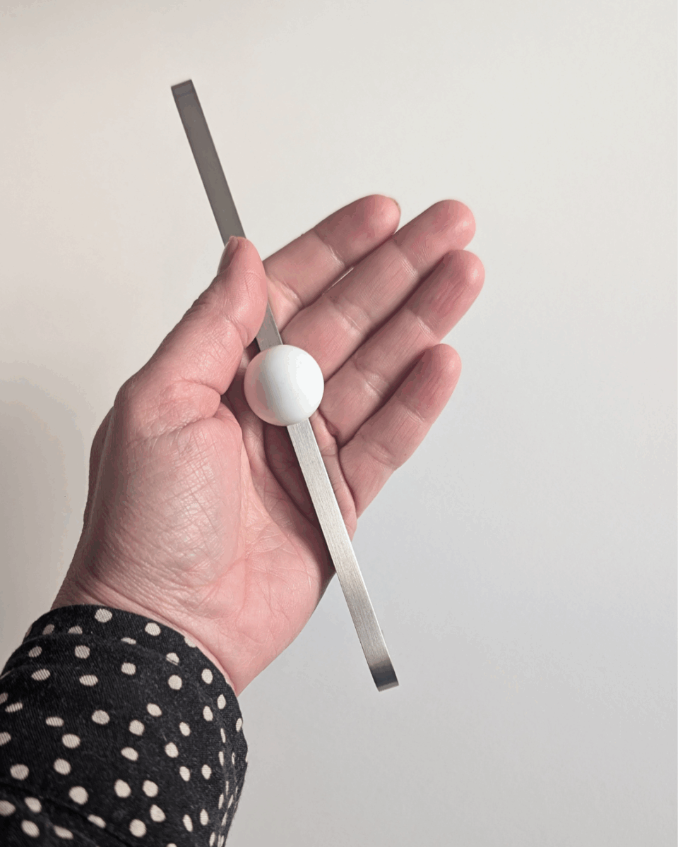 biały uchwyt meblowy