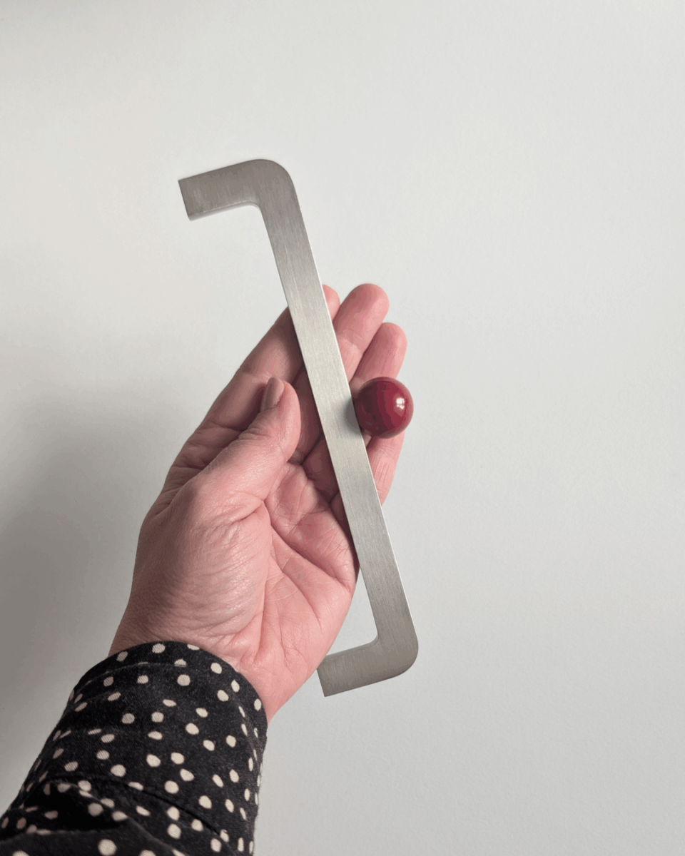 designerski uchwyt meblowy open and hide